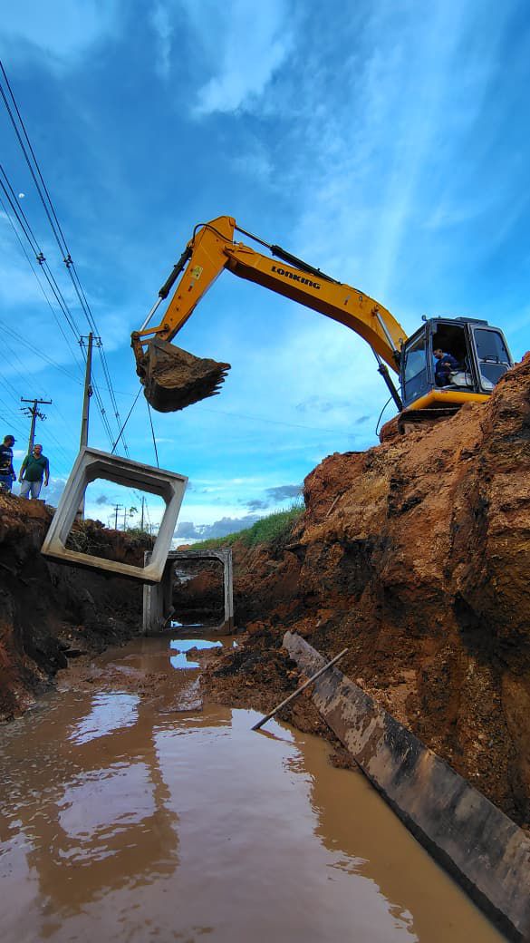 Infraestrutura que transforma: aduelas viabilizadas por Márcio Pacele começam a ser instaladas em Vista Alegre do Abunã