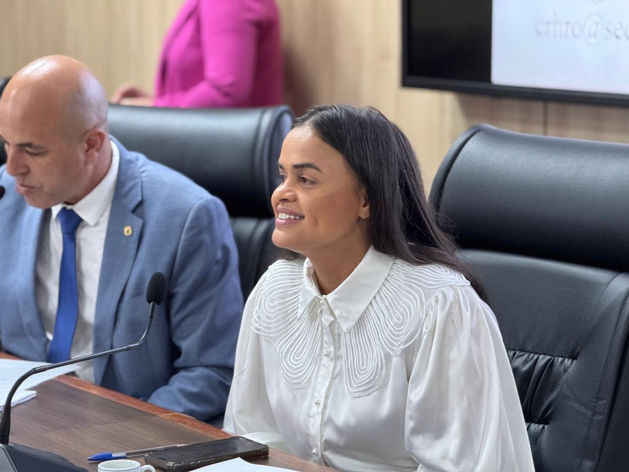 Dra. Taíssa participa da entrega de 35 mesas de inox para feirantes de Guajará-Mirim