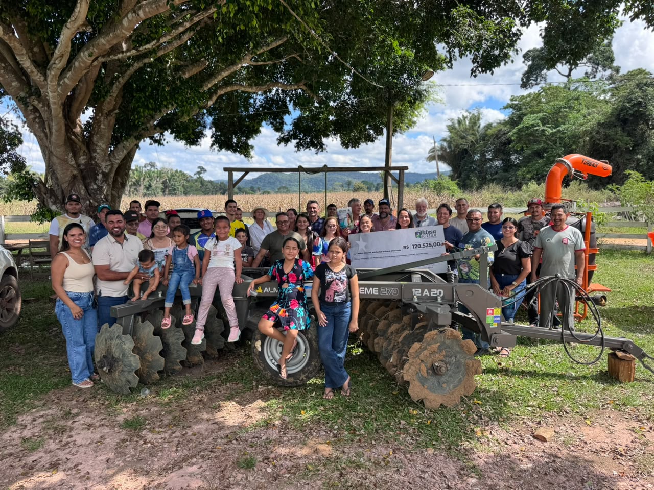 Dra. Taissa Sousa entrega implementos agrícolas à Asporc em Guajará-Mirim