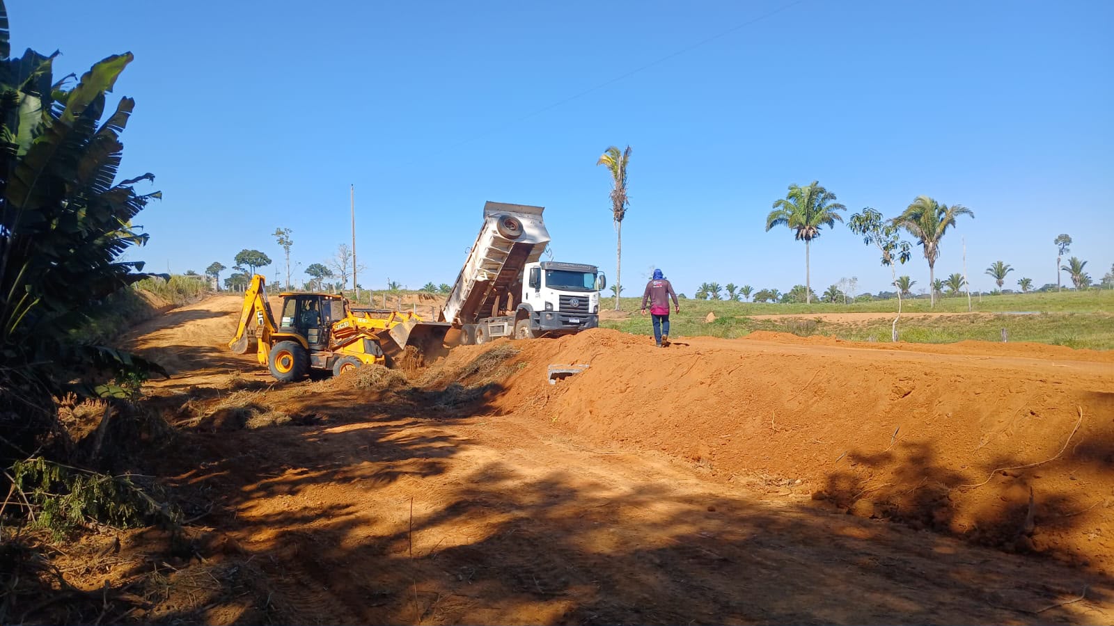 Prefeitura de Porto Velho recupera ponte no Ramal Beira Rio, distrito de Extrema